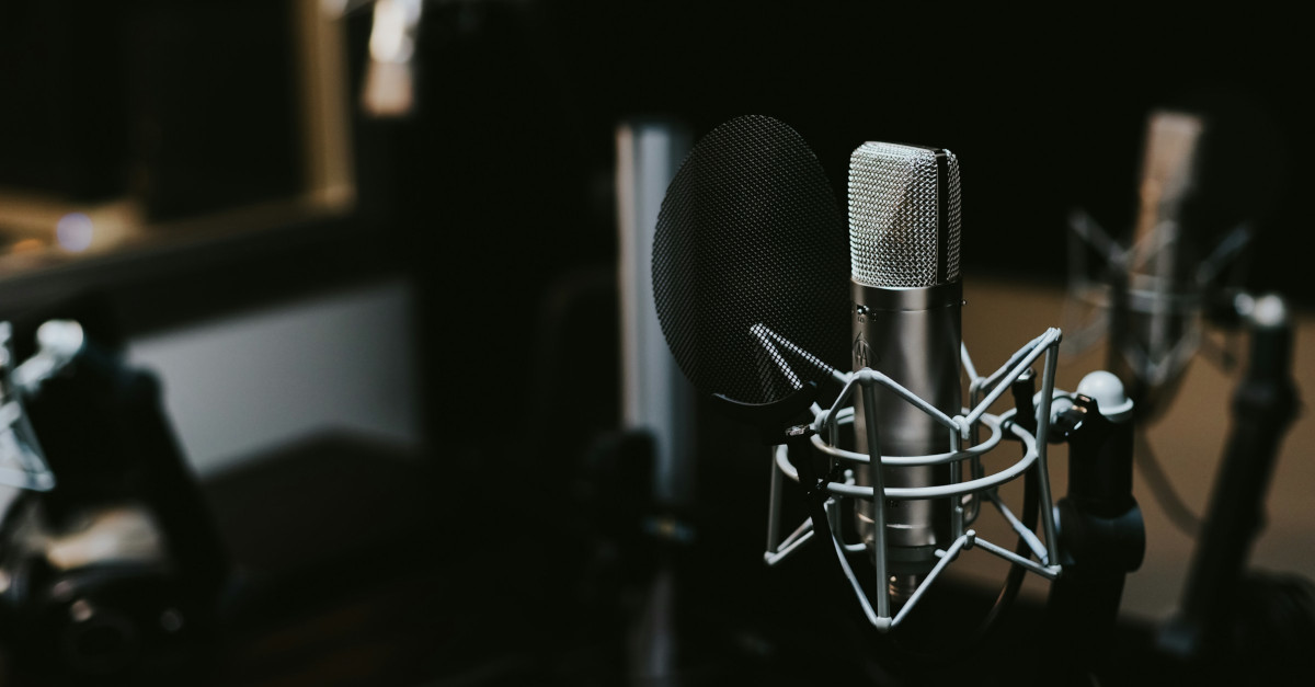 Podcast banner.