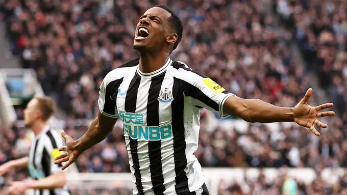 Alan Shearer accuses Isak of pouring ‘flames on fire’ of Newcastle row Alan Shearer accuses Isak of pouring ‘flames on fire’ of Newcastle row