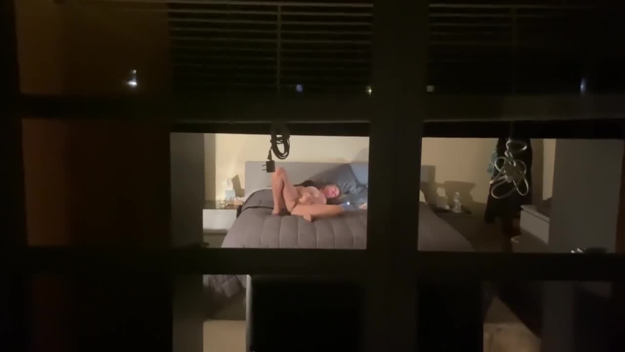 Spying thru window - XFantazy.com