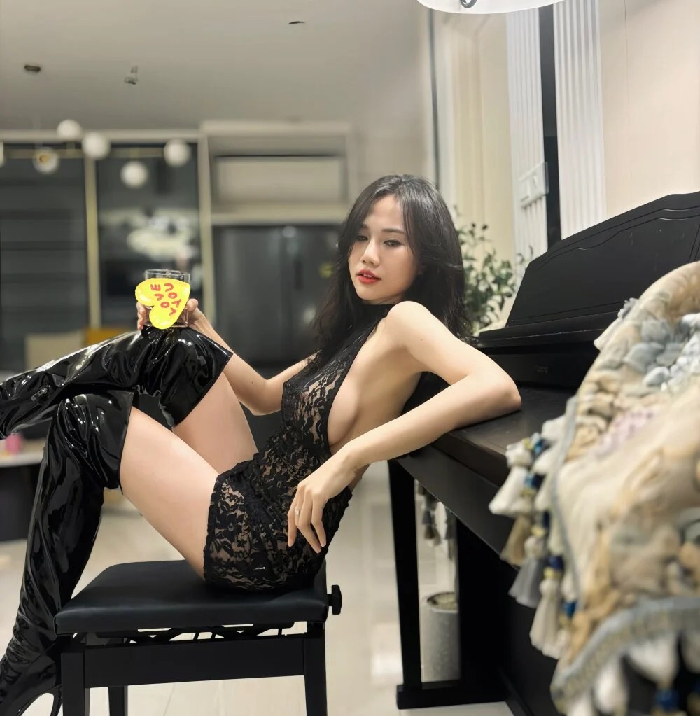 Jasmine-jang Cam Model: Free Live Sex Show & Chat | Stripchat