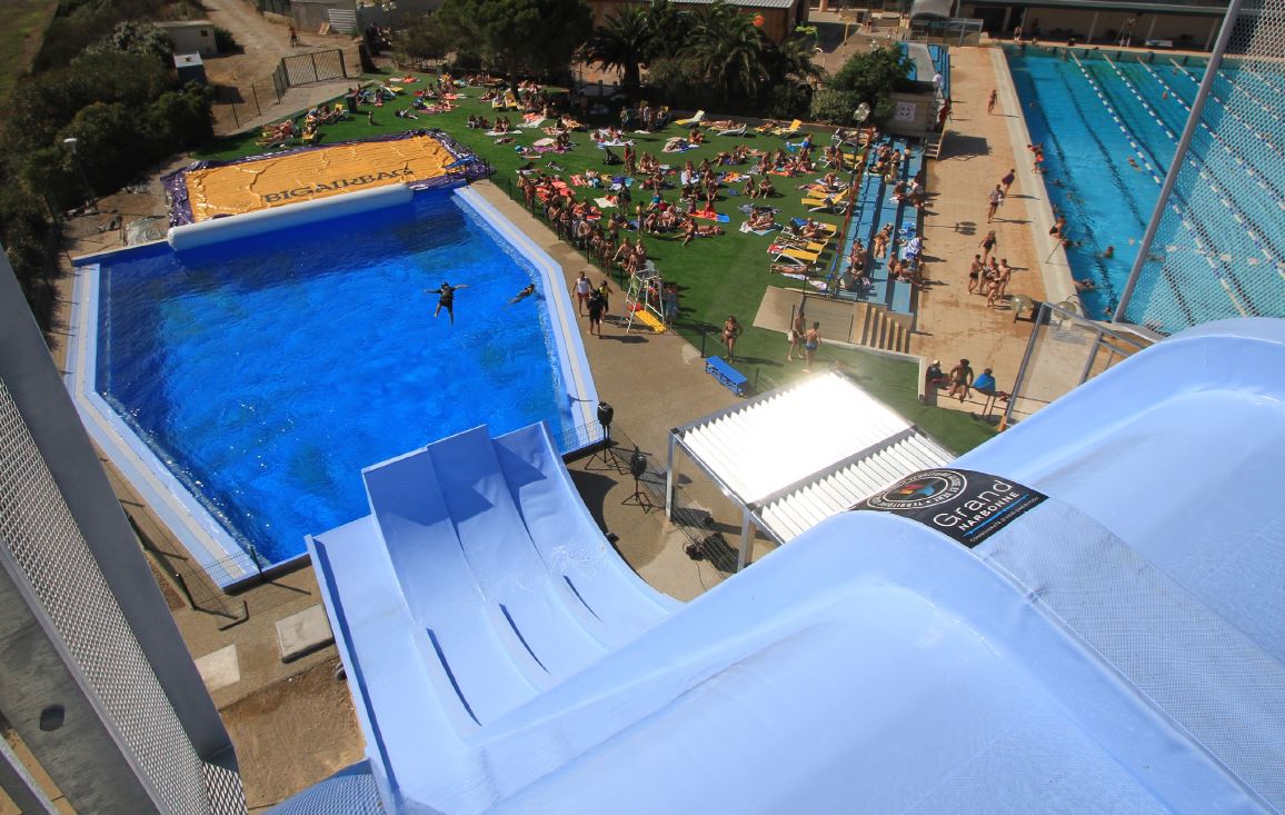 Bad Komplex Mit Restaurant Und Bar Eishalle Und Bowling Picture Of Bowling Espace Du Liberte Du Grand Narbonne Tripadvisor