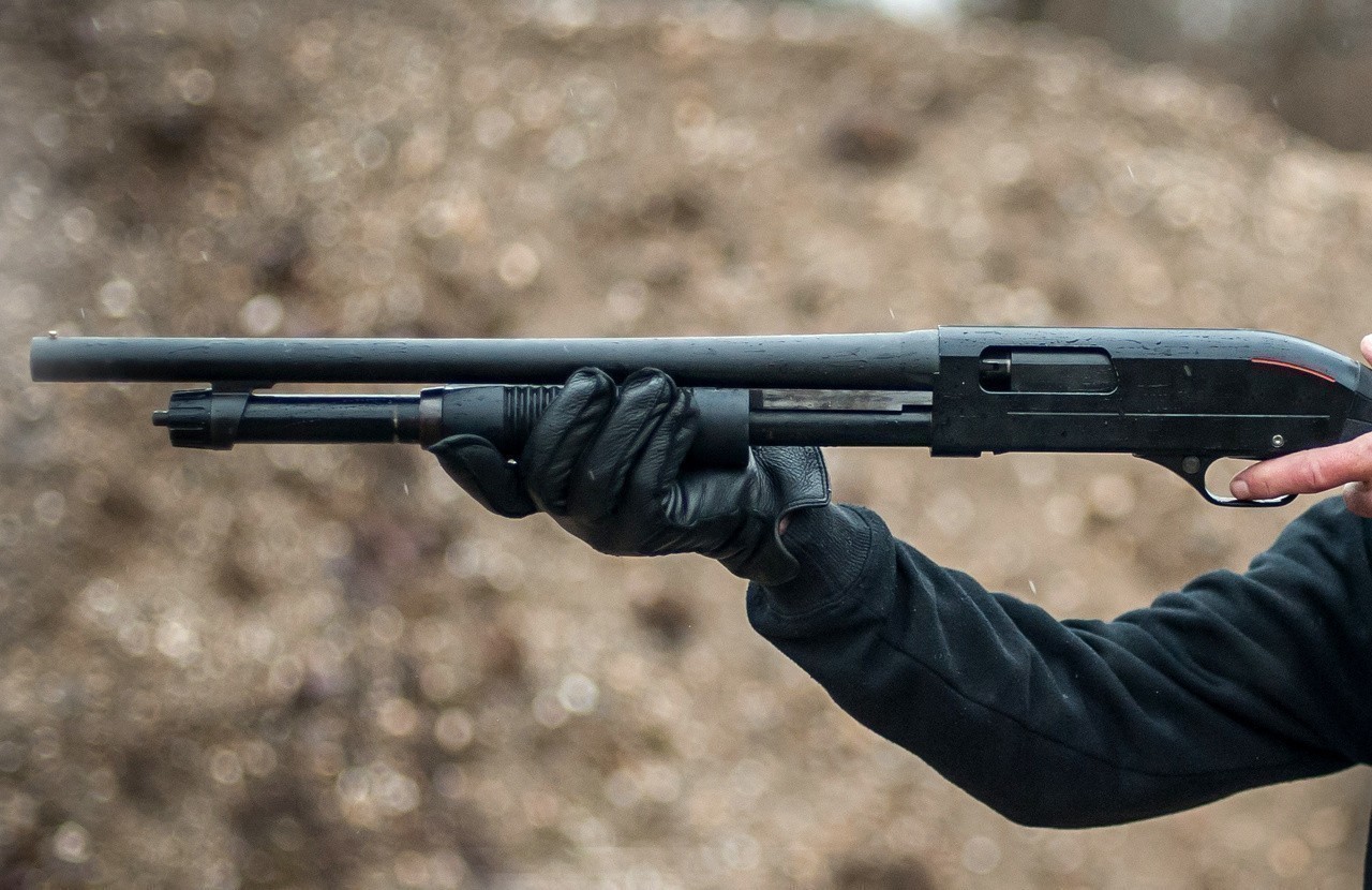 Les répliques de fusils à pompe, projetant entre une et plusieurs billes à chaque tir. Toulouse. Quinze jours Ã  peine aprÃ¨s son embauche, il se fait dÃ©jÃ 