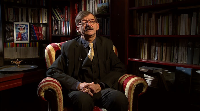 Działacz opozycji w prl, historyk, politolog i publicysta zmarł w wieku 69 lat. The Way This Polish Academic Reacts When Cat Interrupts His Serious Interview Amuses The Internet Bored Panda