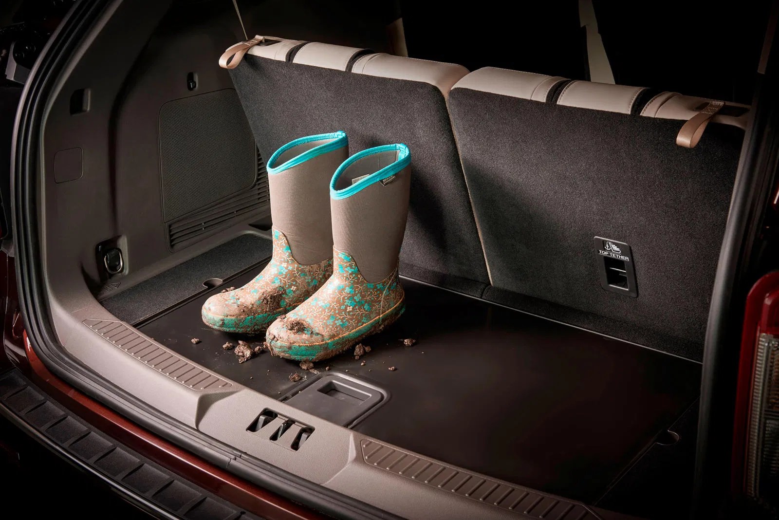 Ford explorer features and specs at car and driver. 2021 Ford Explorer Interior Review Seating Infotainment Dashboard And Features Carindigo Com