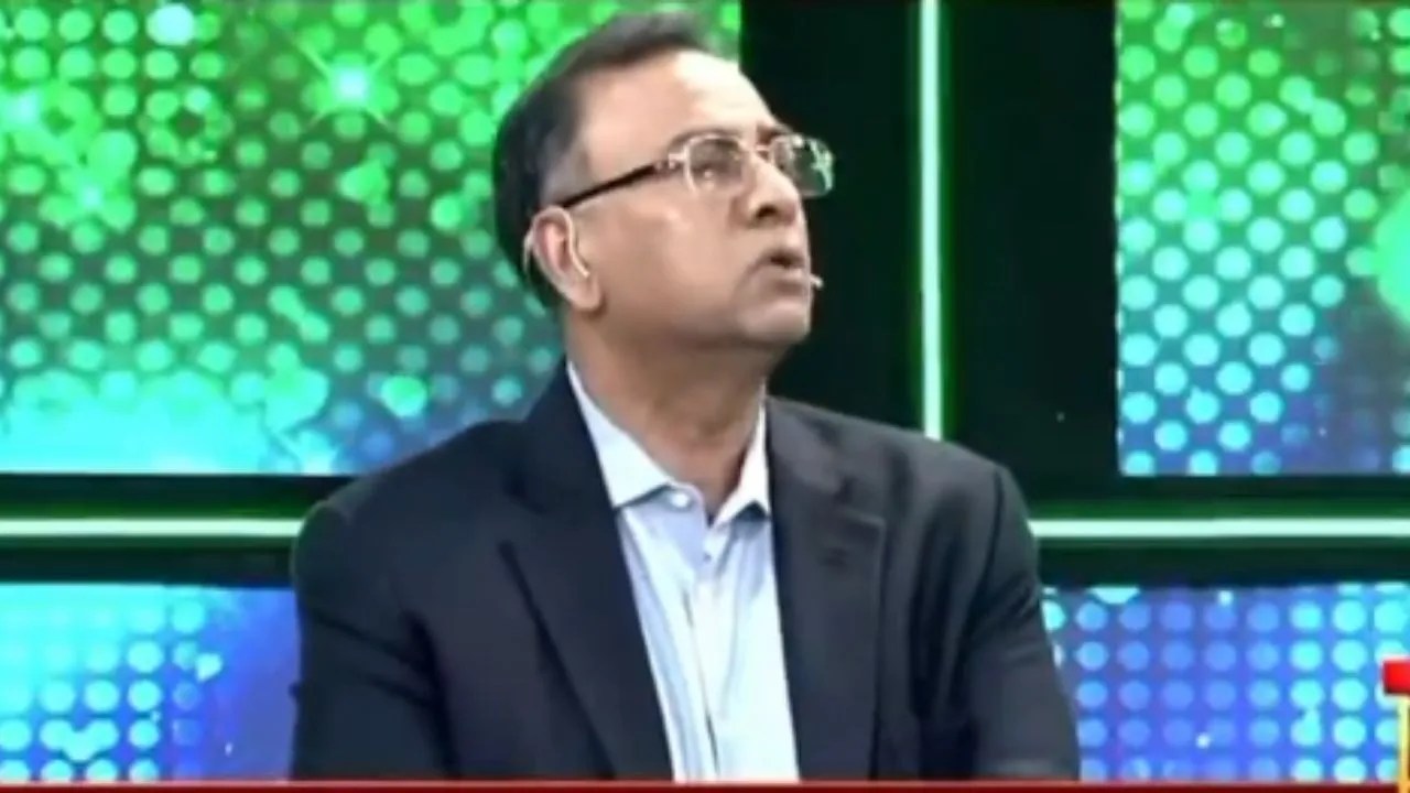 Basit Ali disowns Pakistan team after T20 WC exit: "This is Mike Hesson’s team" Basit Ali disowns Pakistan team after T20 WC exit: