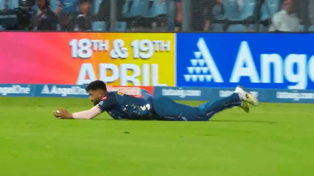 Naman Dhir takes a sensational diving catch to dismiss Shreyas Iyer in IPL 2026 conflict