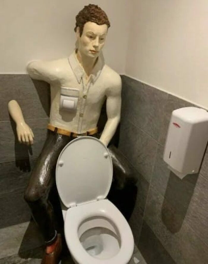 Facebook group roasts hilariously terrible examples of home decor, and