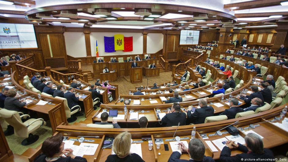Parlamentul A Investit Un Guvern Lipsit De Sprijin Popular Moldova Dw 19 02 2015