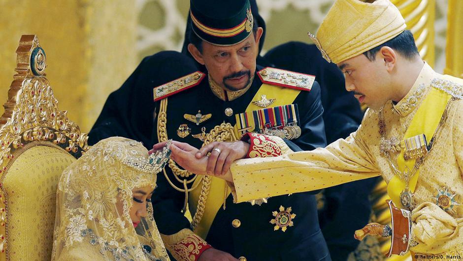 340 royal brunei armed forces premium high res photos. Magnificent Wedding For Brunei Prince All Media Content Dw 15 04 2015