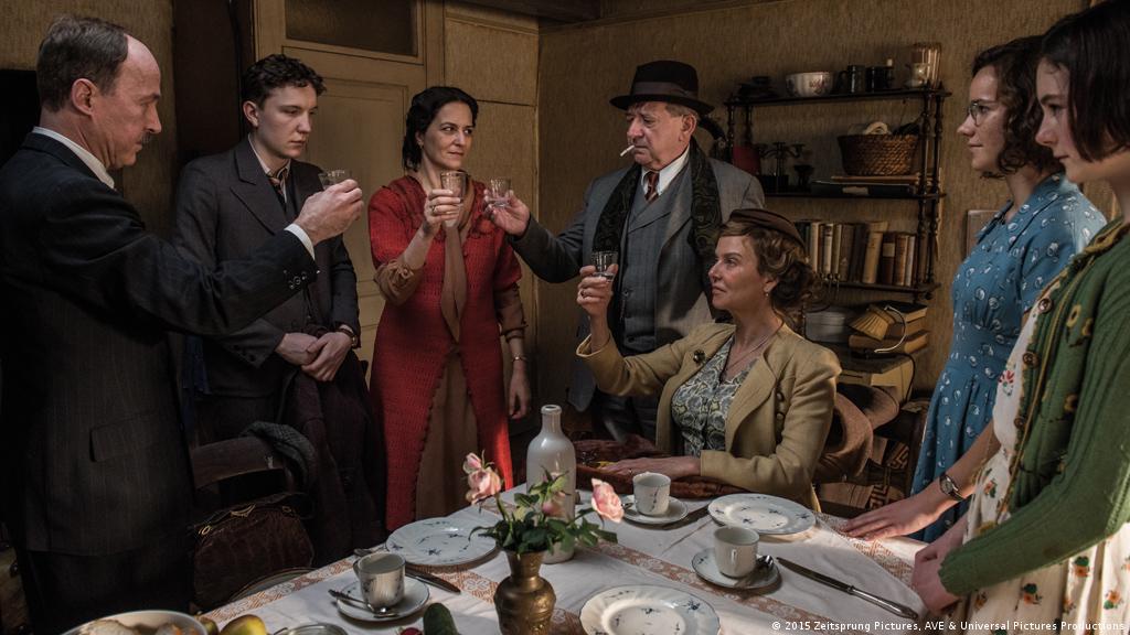 You have read her diary and you know her story. Germany S First Major Anne Frank Film Opens In Cinemas Film Dw 03 03 2016