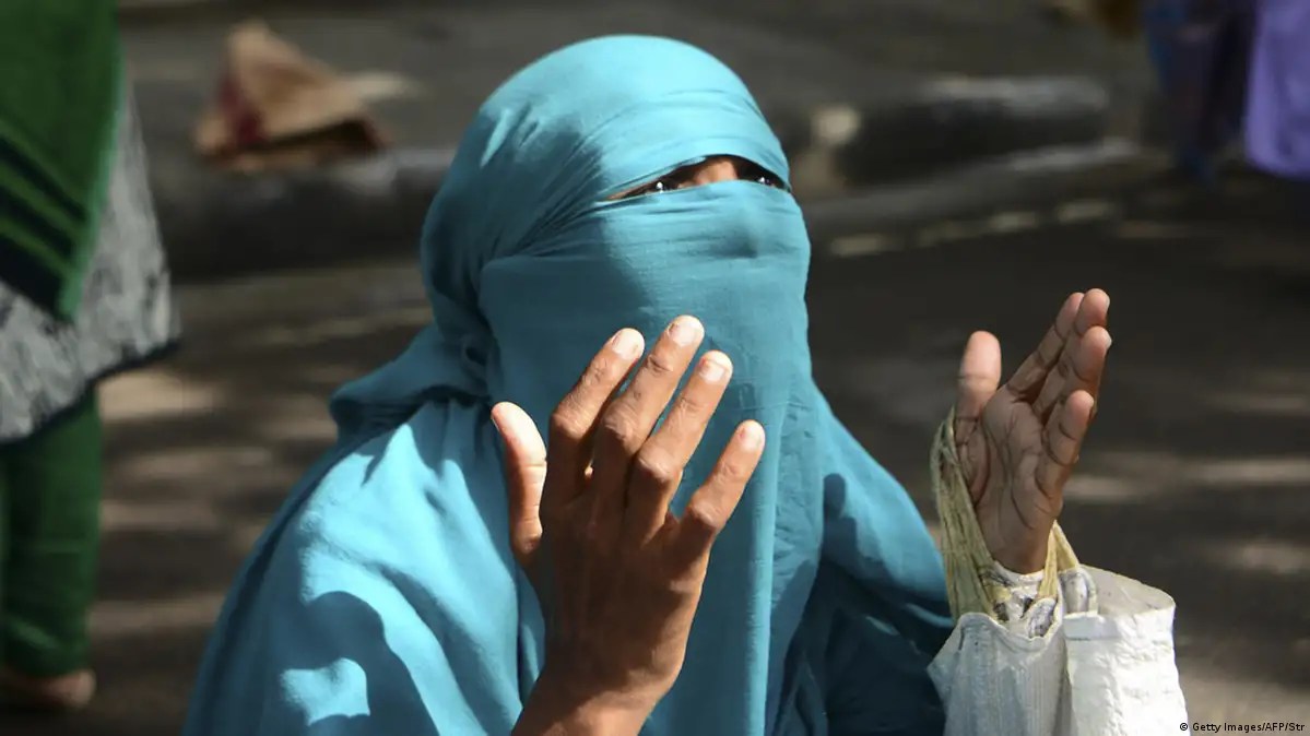 Jilbab, Kewajiban atau Bukan? – DW – 11.07.2016