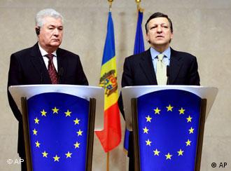 Voronin Vrea SÄ Si Decoreze Ministrii Pro Europeni Moldova Dw 29 05 2008