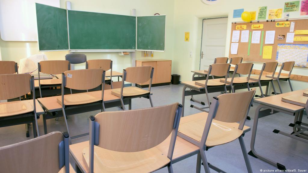 Aceste practici educaționale se înscriu în categoria. Educatia Juridica Ar Putea Fi Introdusa In Scoli Acum E Momentul Cum Sa Respecti Reguli Despre Care Nu Stii Ca Exista Ziare Com Romania Dw 07 03 2020
