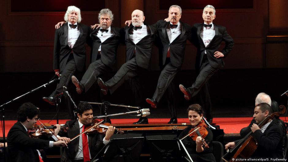 Leer críticas de les luthiers: Les Luthiers Humor De Altura Para Todos Cultura Dw 10 05 2017