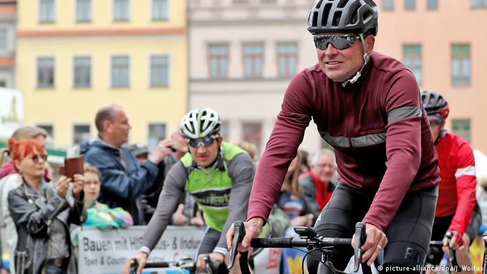 Jan ullrich (lahir 2 desember 1973 di rostock, jerman) adalah seorang pembalap sepeda asal jerman. Jan Ullrich Takes Sporting Director Post At Cologne Cycling Race Sports German Football And Major International Sports News Dw 16 05 2017