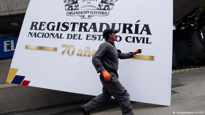 Fraud claims are particularly delicate because neither candidate was able to secure a convincing lead in the election polls. Colombia Heads To Polls In First Election Since Farc Peace Process News Dw 11 03 2018