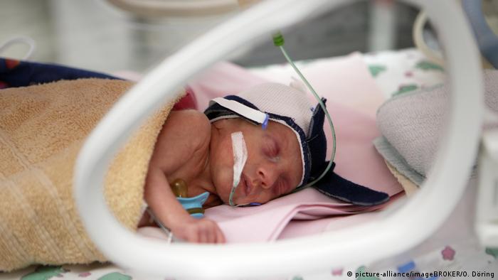 طريقة برادلي للولادة الطبيعية (المعروفة أيضًا باسم الولادة بمساعدة الزوج) وهي طريقة للولادة الطبيعية تم تطويرها في عام 1947 من قبل روبرت . Ø§ÙÙÙØ§Ø¯Ø© Ø§ÙØ·Ø¨ÙØ¹ÙØ© ÙÙ Ø§ÙÙÙØ²Ù Ø¨ÙØ³Ø§Ø¹Ø¯Ø© Ø§ÙØ²ÙØ¬ - ÃÂ§ÃâÃËÃâÃÂ§ÃÂ¯Ã