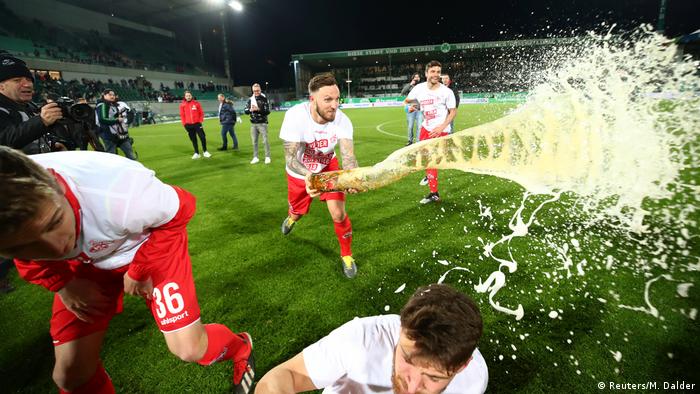 Sportpark ronhof, greuther fürth trolli arena. Cologne S Rebuild A Work In Progress Despite Promotion Sports German Football And Major International Sports News Dw 07 05 2019
