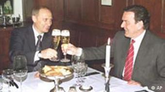 Februar 2022 zur invasion der ukraine durch russland geäußert. Schroder Y Putin Una Relacion Peligrosa Europa Dw 10 09 2004