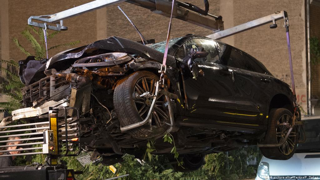 berliners call for suv ban after fatal traffic accident news dw 08092019 on pedestrian hit by car ct