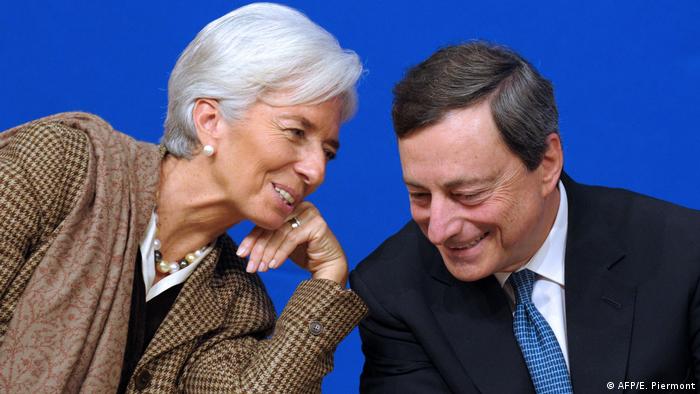 Draghi . Ecb Chief Draghi Symbolically Passes Baton To Lagarde Business Economy And Finance News From A German Perspective Dw 28 10 2019