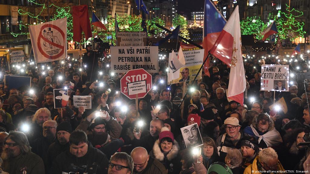 Protest In Prague Over 50 000 Rally Against Czech Prime Minister Babis News Dw 10 12 2019