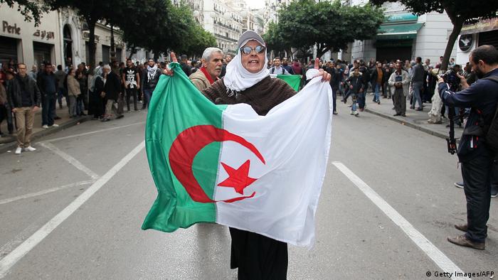 تابع آخر التغطيات وكن على اطلاع بكل جديد في عالم السياسة والاقتصاد والاجتماع والفن. Ø§ÙØ£ÙÙ Ø§ÙÙØªØ­Ø¯Ø© ØªØ·Ø§ÙØ¨ Ø§ÙØ¬Ø²Ø§Ø¦Ø± Ø¨ÙÙÙ Ø§ÙØ§Ø¹ØªÙØ§ÙØ§Øª Ø§ÙØªØ¹Ø³ÙÙØ© ÙÙØ´Ø·Ø§Ø¡ Ø§ÙØ­Ø±Ø§Ù Ø£Ø®Ø¨Ø§Ø± Dw Ø¹Ø±Ø¨ÙØ© Ø£Ø®Ø¨Ø§Ø± Ø¹Ø§Ø¬ÙØ© ÙÙØ¬ÙØ§Øª ÙØ¸Ø± ÙÙ Ø¬ÙÙØ¹ Ø£ÙØ­Ø§Ø¡ Ø§ÙØ¹Ø§ÙÙ Dw 05 03 2021
