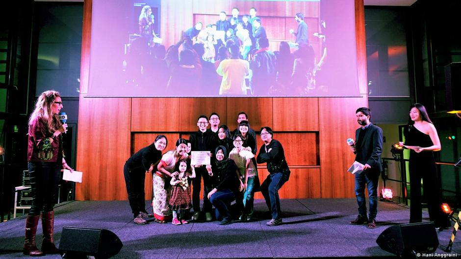 Yang 0.998217711968781 dan 1.27281754304555 di 1.40586624720146 itu 1.60605525635212 dengan 1.92694315549759 ini 2.04249539860528 untuk 2.05573034539414 dari 2.09959237384937 dalam 2.11677996685297 tidak 2.11939383059724 akan 2.4399120190214 pada 2.62667215573031 juga 2.67282100848081 ke 2.72775139713067 karena … Lega Di Jerman Dompet Hilang Bisa Kembali Lagi Blog Eropa Menurut Warga Indonesia Dan Indonesia Di Mata Warga Eropa Dw 27 12 2019