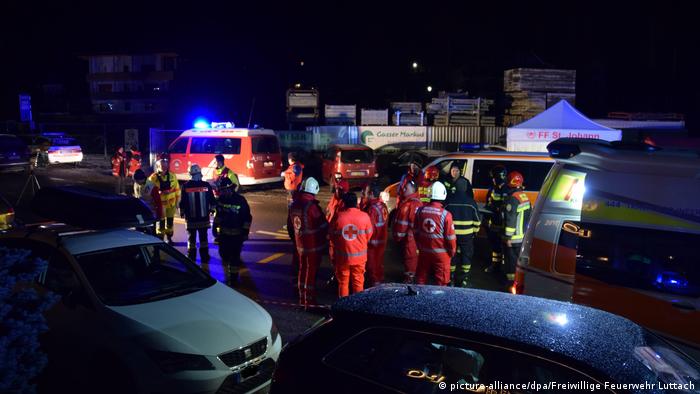 С вами анна гид по тиролю. V Yuzhnom Tirole Avtomobil Vehal V Gruppu Turistov Shest Pogibshih Novosti Iz Germanii O Germanii Dw 05 01 2020