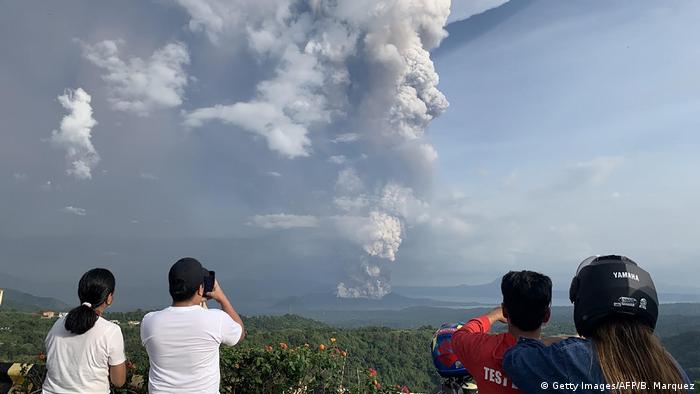 The 12 january 2020 taal volcano eruption is considered a test to the philippines' disaster preparedness (minter, 2020). Philippines Thousands Evacuate As Volcano Spews Ash News Dw 12 01 2020