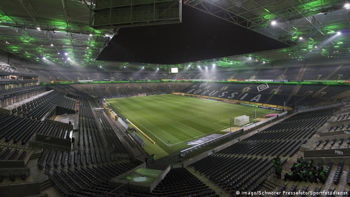 Teks tersedia di bawah lisensi creative commons atribusi. Coronavirus Bundesliga Fans Players And Coaches Embarking On Uncharted Territory Sports German Football And Major International Sports News Dw 10 03 2020