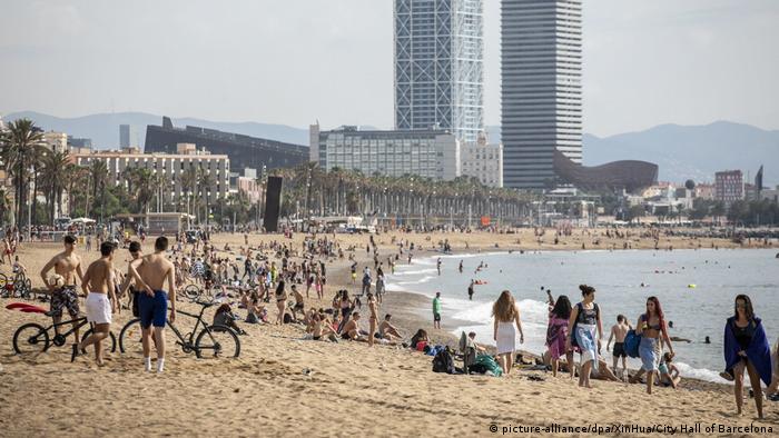 Advice for visitors to barcelona on how to use airport transport, public transportation, tourist attractions, beaches, bars and restaurants, . Barcelona Tourism In Flux After Coronavirus Lockdown Dw Travel Dw 16 07 2020