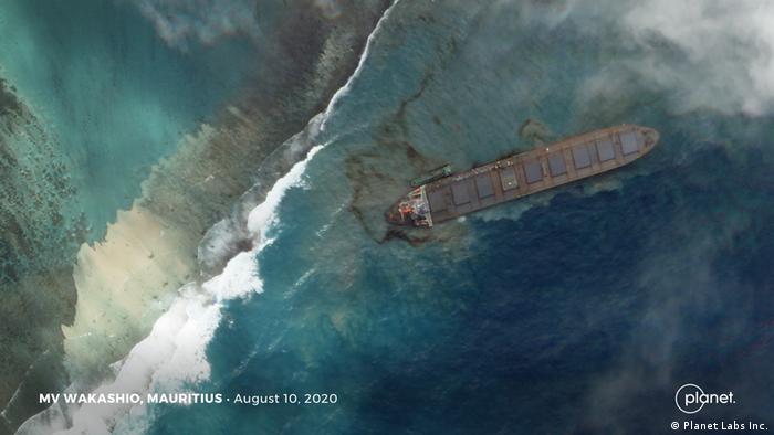Mauritius Declares Emergency As Oil Tanker Leaks 1 000 Tonnes Of Fuel Into Indian Ocean Devastating Wildlife And Beaches Mauritius Declares Emergency As Oil Tanker Leaks 1 000 Tonnes Of Fuel Into Indian Ocean Devastating Wildlife And Beaches