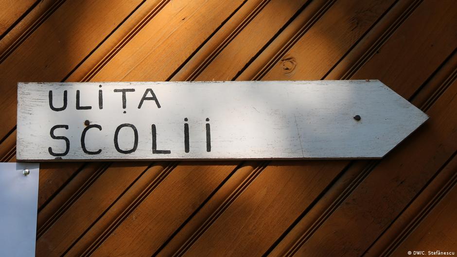 Mă pronunţ cât se poate de clar în favoarea deschiderii şcolii cu. Singura Certitudine A Noului An Ècolar Este Incertitudinea Romania Dw 14 09 2020