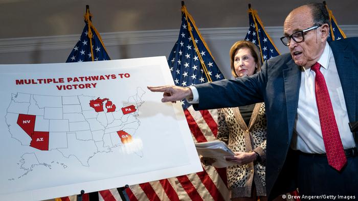 Rudy giuliani hat bei the masked singer mitgemacht. Nachweisliche Lugen Trumps Anwalt Verliert Seine Zulassung Aktuell Amerika Dw 25 06 2021