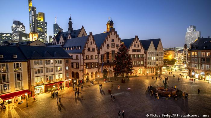 South Korea Singapore Discuss July Travel Bubble : Coronavirus Digest Singaporean Woman Passes On Covid Antibodies To Baby News Dw 29 11 2020