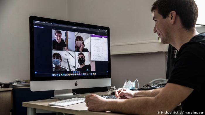 In ritmul vietii ep 15. Covid 19 Scolile Nu Sunt Locuri Sigure Germania Dw 04 01 2021