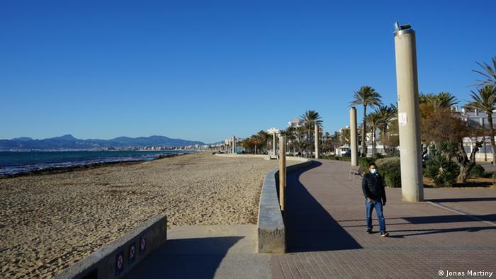 Visit barcelona for an unforgettable adventure. Mallorca Without Tourists The Impact Of The Coronavirus Pandemic Dw Travel Dw 20 01 2021