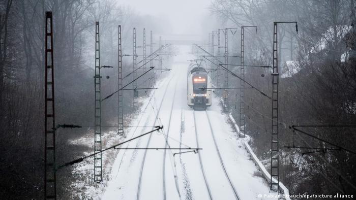 Download now wallpaper salju bergerak musim dingin for android apk Bagaimana Pemanasan Global Menyebabkan Cuaca Dingin Ekstrem Di Eropa Dunia Informasi Terkini Dari Berbagai Penjuru Dunia Dw 12 02 2021