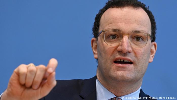 But life becomes a bit less overw. Spahn Corona Schnelltests Fur Alle Ab 1 Marz Aktuell Deutschland Dw 16 02 2021