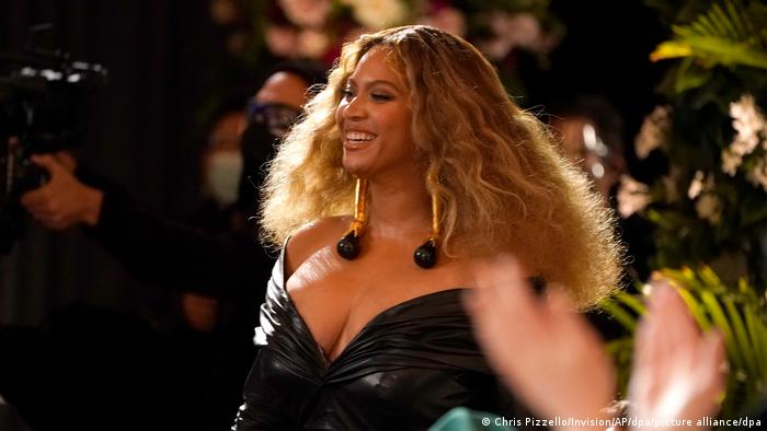 While the format of next year's grammy awards has not been announced, harvey mason jr. Taylor Swift Und Beyonce Schreiben Grammy Geschichte Aktuell Welt Dw 15 03 2021