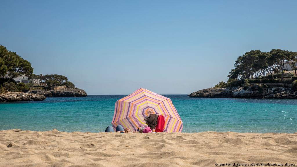 Cdlp just launched a sustainable line of econyl swimwear that looks great and is good for the environment. Mallorca Vacations Mix Guilt With Pleasure Dw Travel Dw 29 03 2021