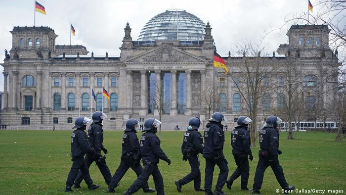 Ia merupakan ekonomi ketiga terbesar di dunia mengikut kdnk dan pengeksport barang dagangan terbesar pada tahun 2007. Parlemen Jerman Setujui Uu Baru Yang Wajibkan Aturan Seragam Penanganan Covid 19 Dunia Informasi Terkini Dari Berbagai Penjuru Dunia Dw 22 04 2021