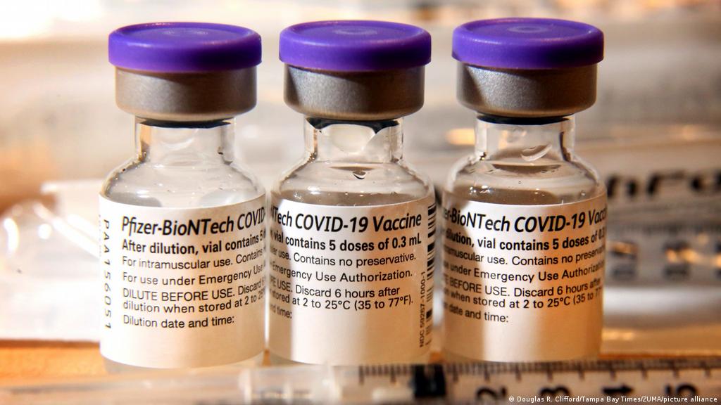 W przypadku pytań dotyczących dostępności produktów pfizer prosimy o kontakt z infolinią handlową. Covid Us Approves Biontech Pfizer Vaccine Boosters For Older At Risk Americans News Dw 24 09 2021