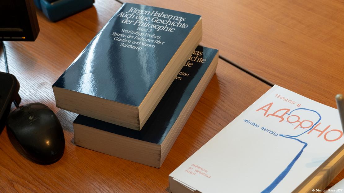 La obra de Habermas ha influido en varias generaciones de pensadores e intelectuales. La obra de Habermas ha influido en varias generaciones de pensadores e intelectuales.