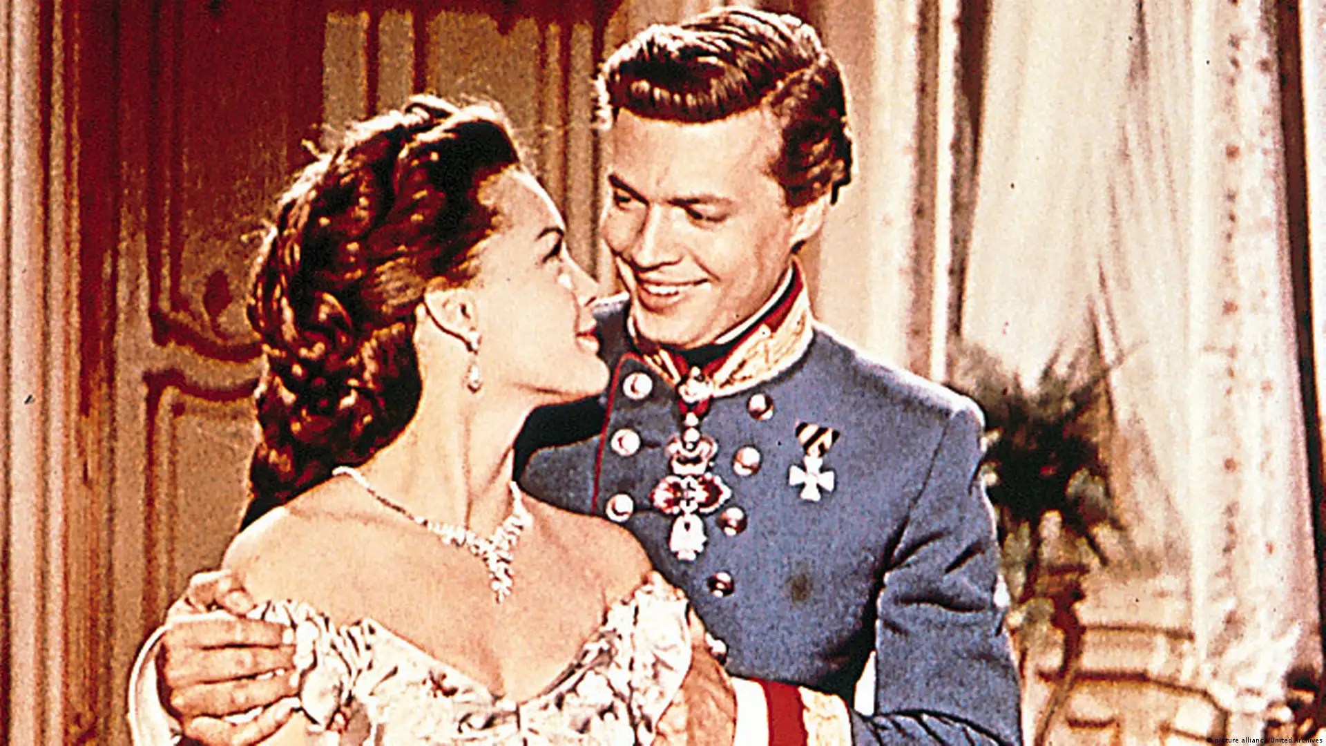 Watching the Sissi films is a German holiday tradition – DW – 12242020