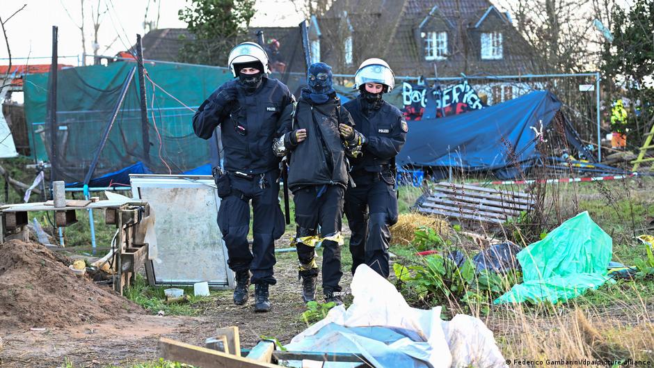 Policija je hapsila demonstrante u nemačkom mestu Liceratu, ali je primenila manju silu nego na sličnim protestima u Francuskoj