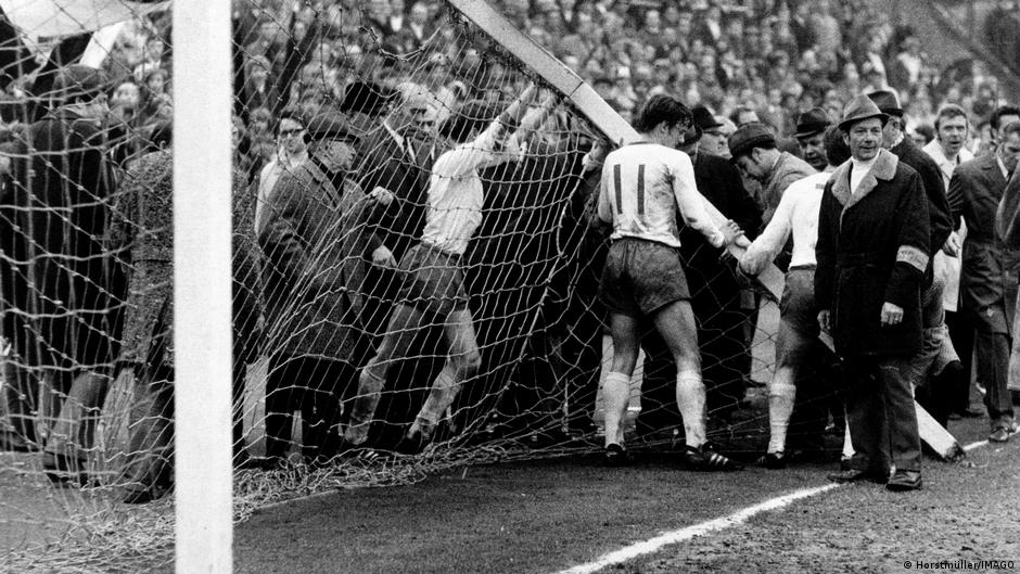 Unvergessliche momente aus über 60 jahren fußball-bundesliga