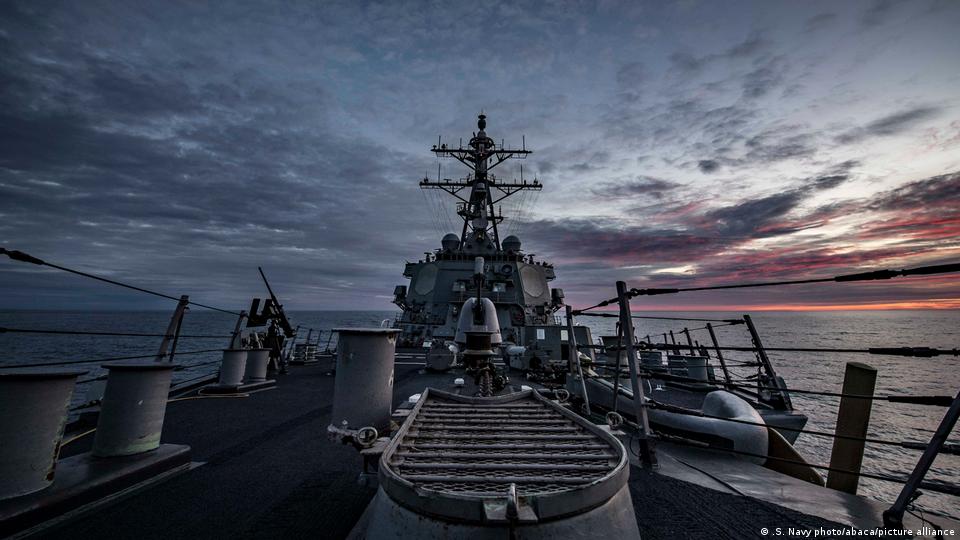 El USS Carney es un destructor de misiles guiados que está operando en el norte del Mar Rojo. El USS Carney es un destructor de misiles guiados que está operando en el norte del Mar Rojo.