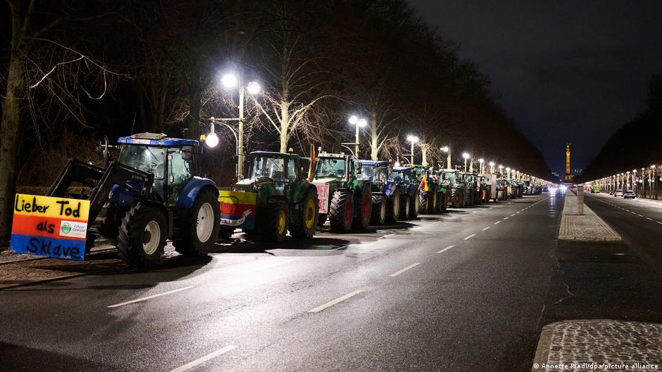 German farmers arrive in Berlin for protest – DW – 01/08/2024
